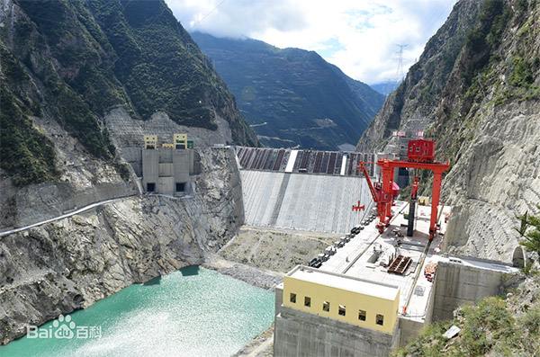 獅子(zi)坪水(shuǐ)電站大壩灌漿廊道(dào)裂縫化(huà)(huà)學(xué)灌求處理(lǐ)