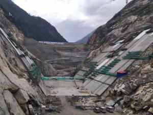 雙江口水(shuǐ)電站大壩工程底闆基礎加固裂縫處理(lǐ)工程